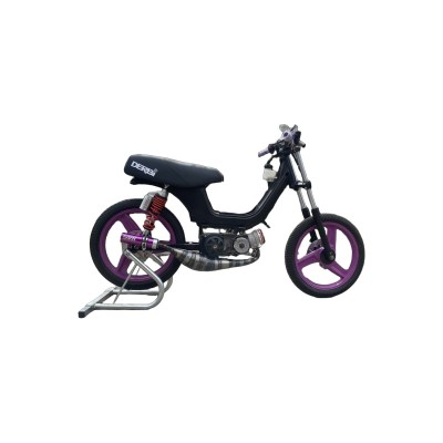 Escape SVK montado en una VARIANT AGUA 100cc