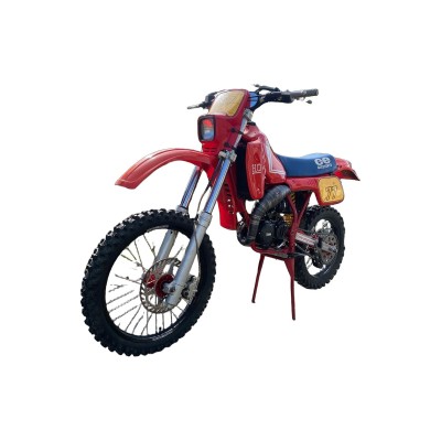 Escape SVK montado en una RIEJU MR 80