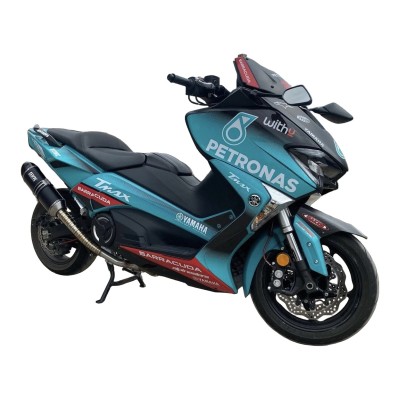 Escape SVK montado en una YAMAHA TMAX 530 2017