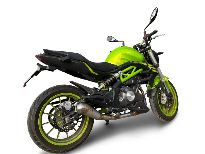 Moto BENELLI 302 S 2020 con un escape Turbo Kit montado