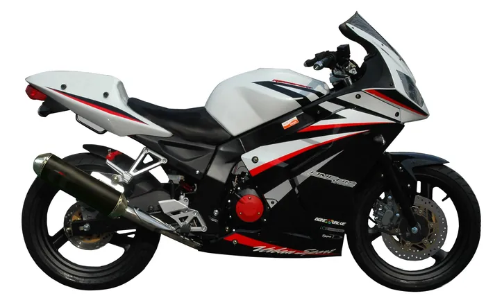 Moto DAELIM ROADSPORT 11-12 con un escape Turbo Kit montado