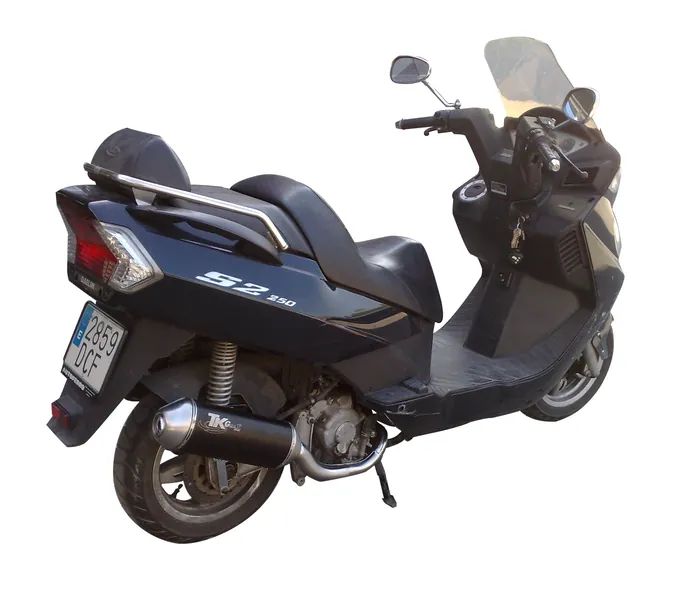 Moto DAELIM S2 250 con un escape Turbo Kit montado