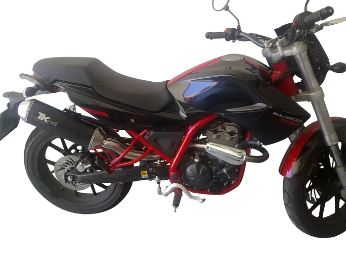 Moto DERBI MULHACÉN 125 con un escape Turbo Kit montado