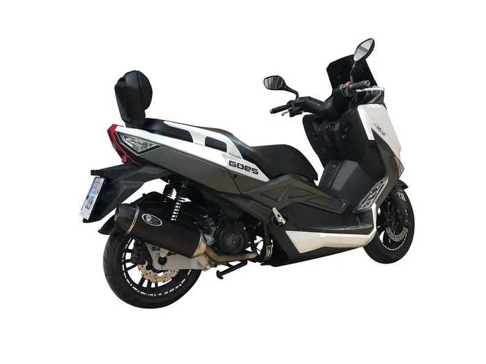 Moto GOES GP 125 19-20 con un escape Turbo Kit montado