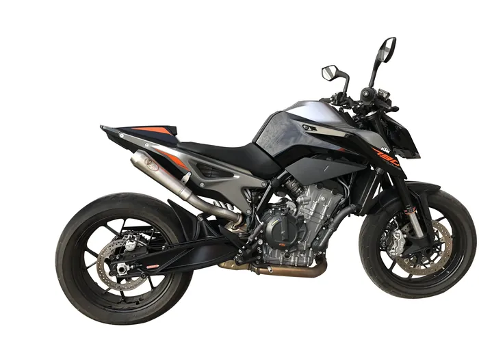 Moto KTM DUKE 790 17-23 con un escape Turbo Kit montado