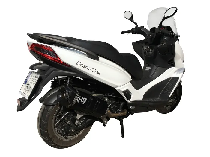 Moto KYMCO GRAND DINK 300 15-16 con un escape Turbo Kit montado