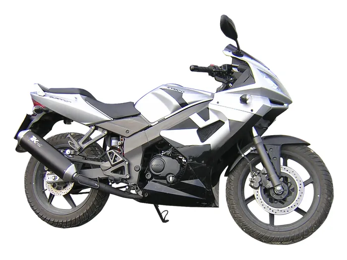 Moto KYMCO QUANNON 125 4T con un escape Turbo Kit montado