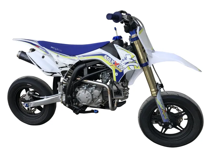 Moto MAXXON GP160R con un escape Turbo Kit montado