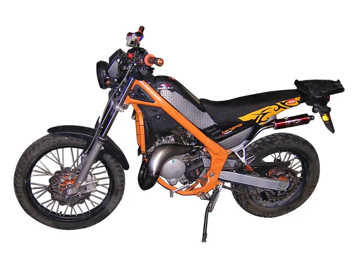 Moto RIEJU TANGO  50 con un escape Turbo Kit montado