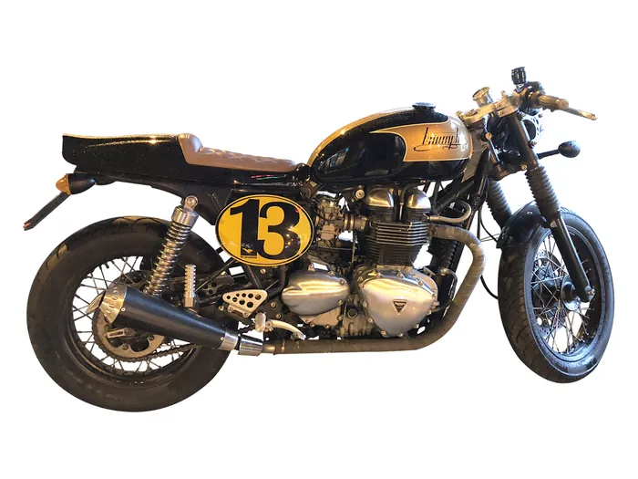 Moto TRIUMPH BONNEVILLE 08 con un escape Turbo Kit montado