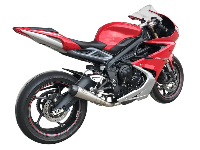 Moto TRIUMPH DAYTONA 675 "2007" con un escape Turbo Kit montado