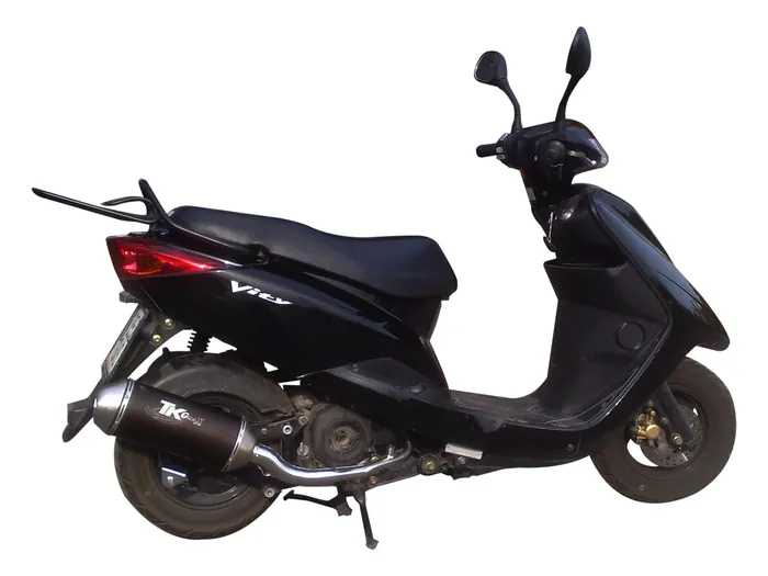 Moto YAMAHA VITY 125 con un escape Turbo Kit montado